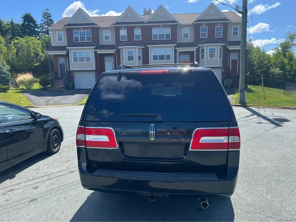2011 Lincoln Navigator 3rd Gen - Image 2 of 11