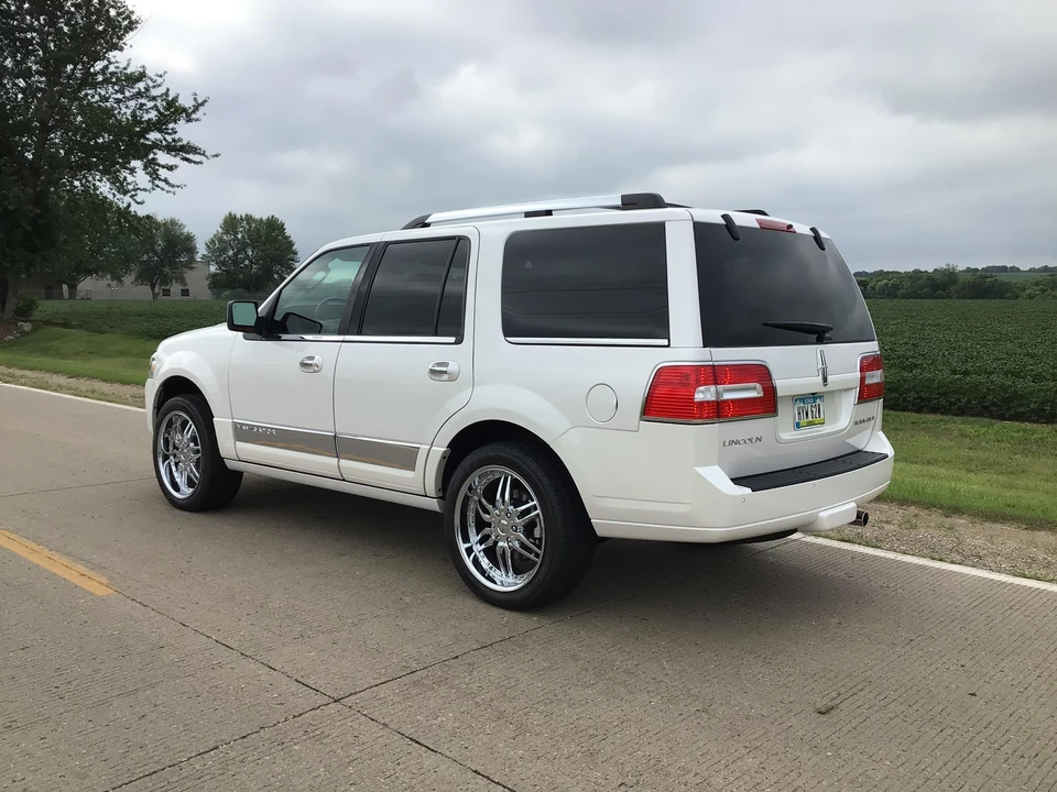 2011 Lincoln Navigator 3rd Gen - Image 22 of 31