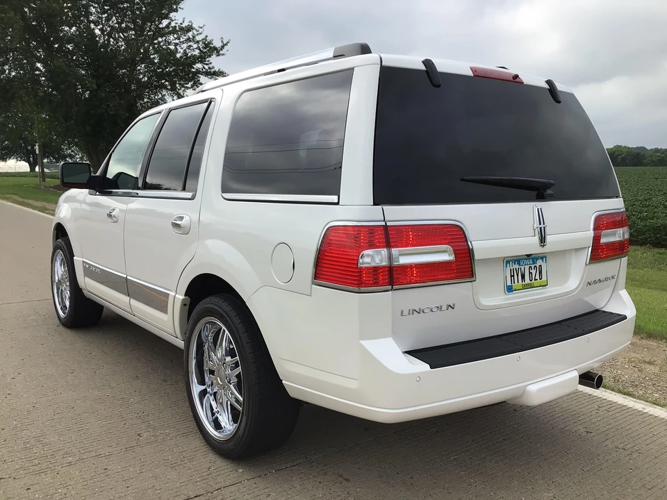 2011 Lincoln Navigator 3rd Gen - Image 23 of 31