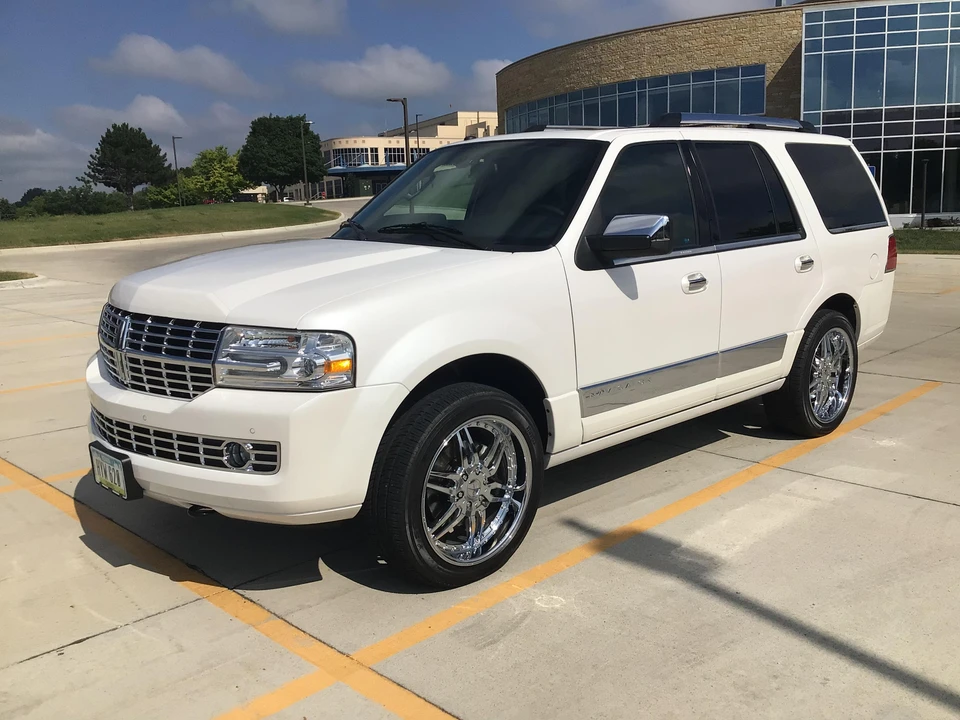 2011 Lincoln Navigator 3rd Gen - Image 13 of 31