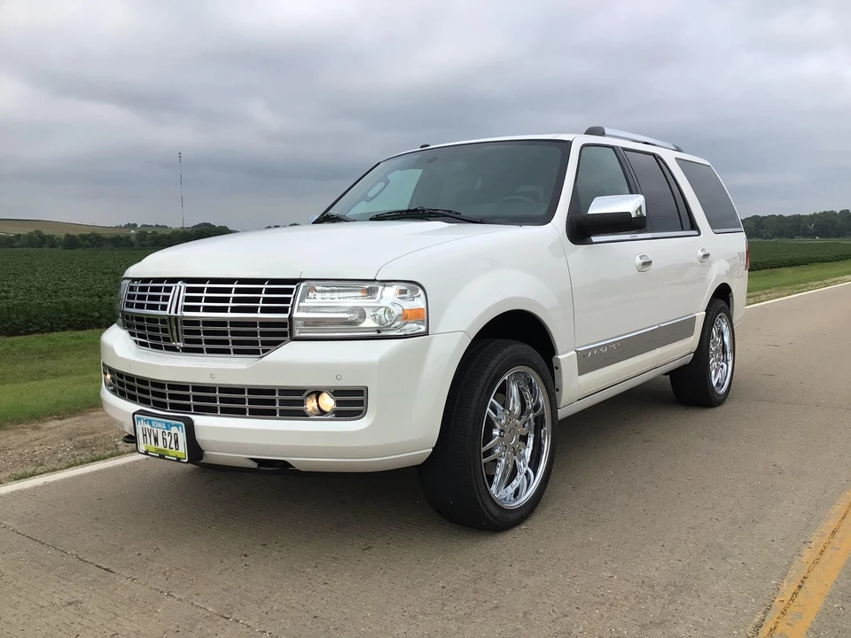 2011 Lincoln Navigator 3rd Gen - Image 10 of 31