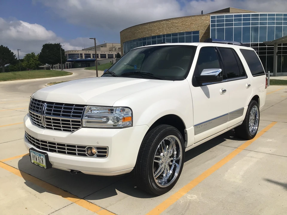 2011 Lincoln Navigator 3rd Gen - Image 12 of 31