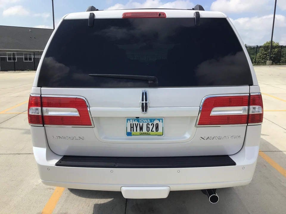 2011 Lincoln Navigator 3rd Gen - Image 27 of 31