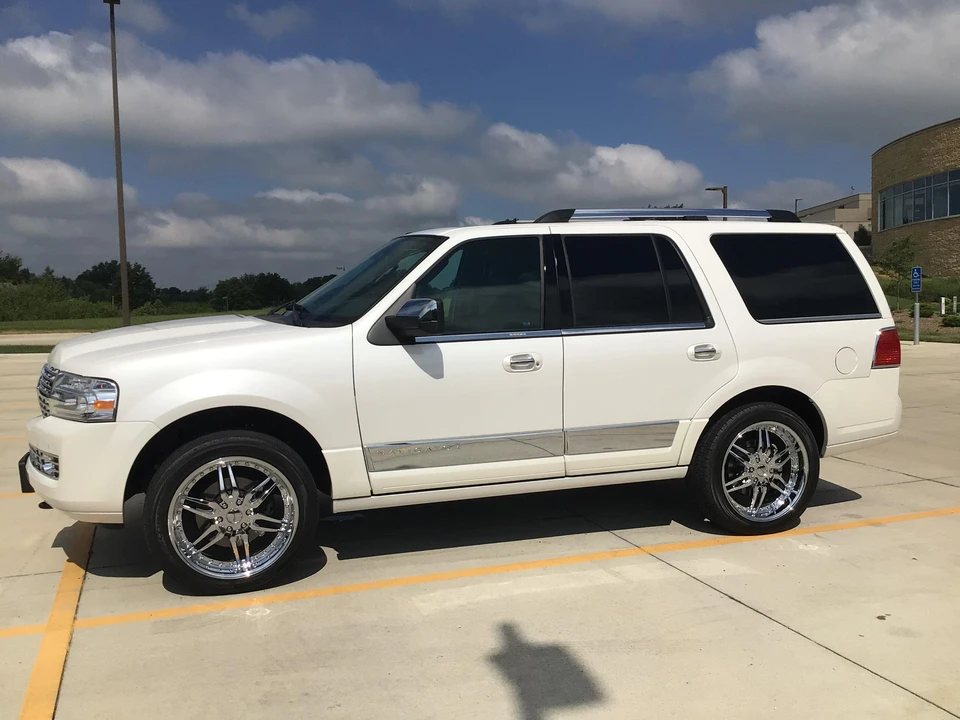 2011 Lincoln Navigator 3rd Gen - Image 18 of 31