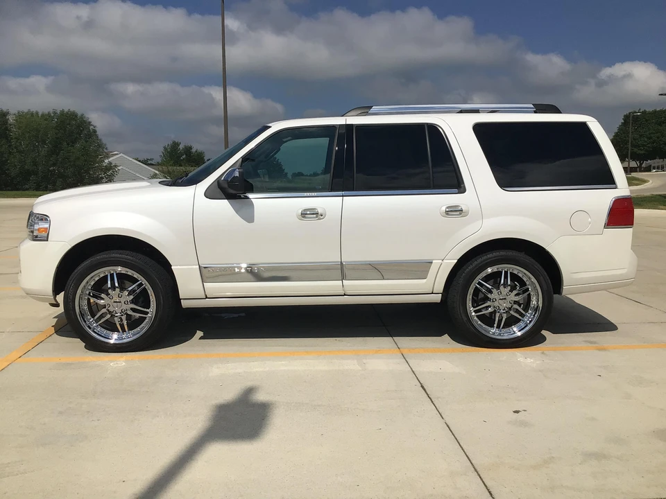 2011 Lincoln Navigator 3rd Gen - Image 19 of 31