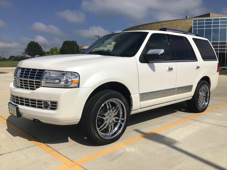 2011 Lincoln Navigator 3rd Gen - Image 16 of 31