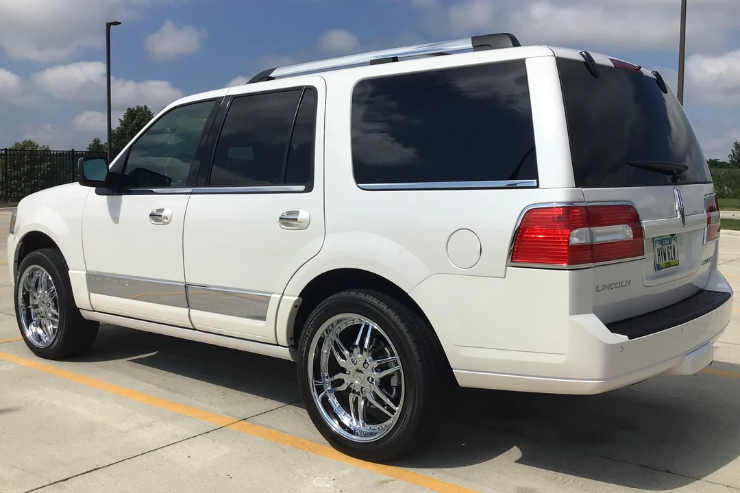 2011 Lincoln Navigator 3rd Gen - Image 4 of 31