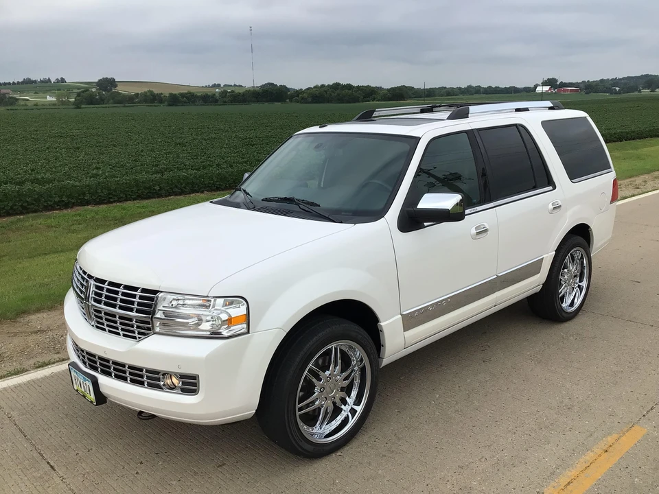 2011 Lincoln Navigator 3rd Gen - Image 14 of 31