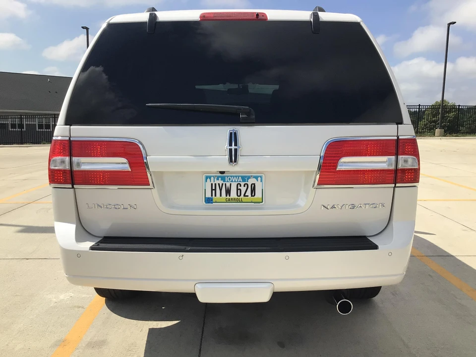 2011 Lincoln Navigator 3rd Gen - Image 28 of 31