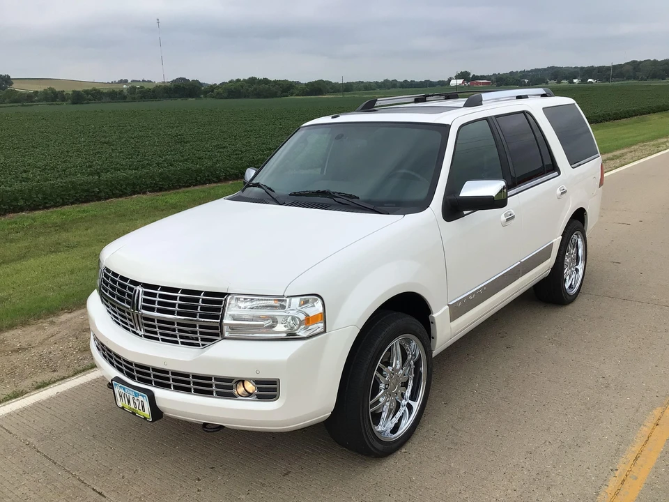 2011 Lincoln Navigator 3rd Gen - Image 11 of 31