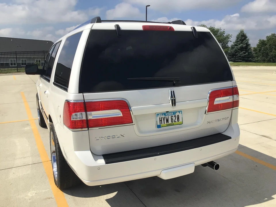 2011 Lincoln Navigator 3rd Gen - Image 25 of 31