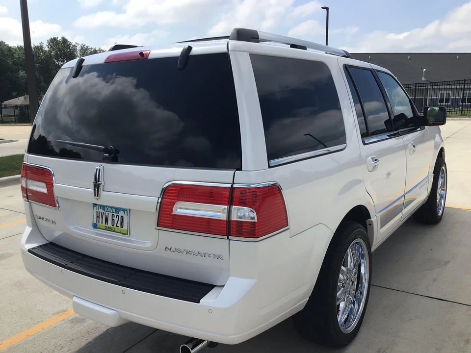 2011 Lincoln Navigator 3rd Gen - Image 29 of 31
