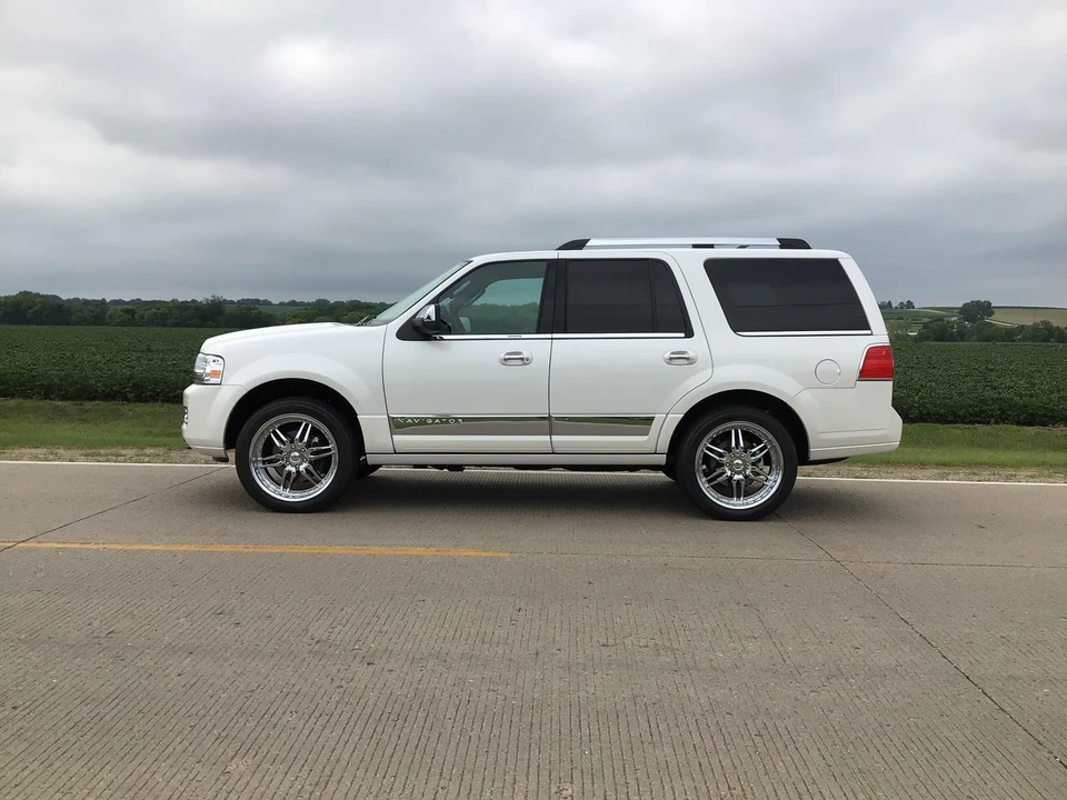 2011 Lincoln Navigator 3rd Gen - Image 20 of 31
