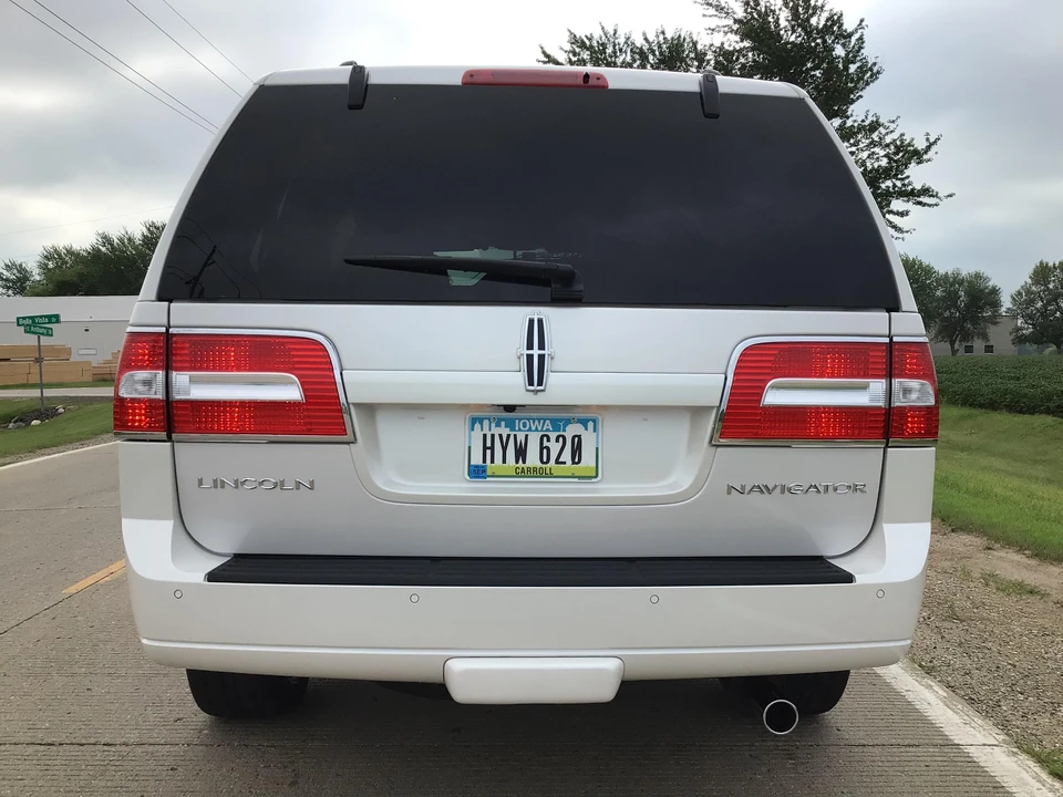 2011 Lincoln Navigator 3rd Gen - Image 26 of 31