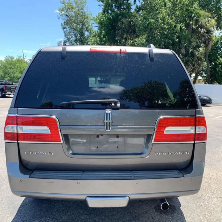 2011 Lincoln Navigator 3rd Gen - Image 6 of 11
