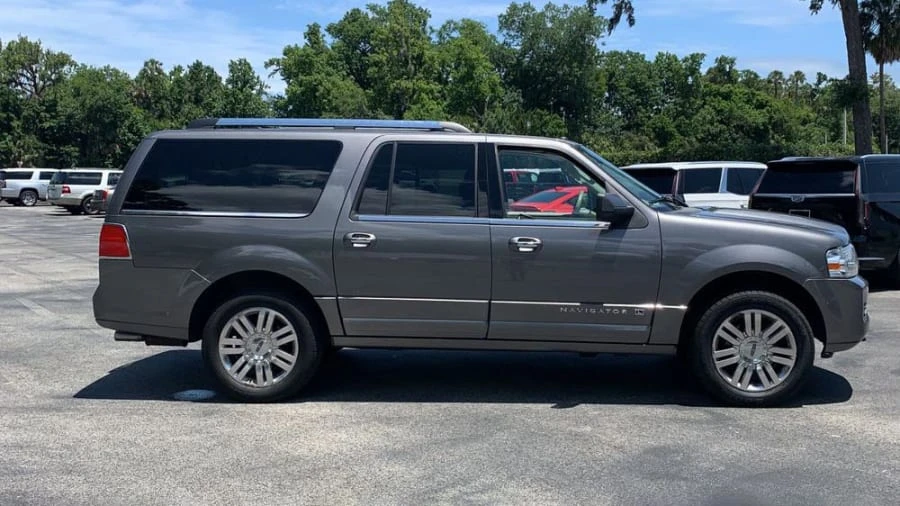 2011 Lincoln Navigator 3rd Gen - Image 5 of 11