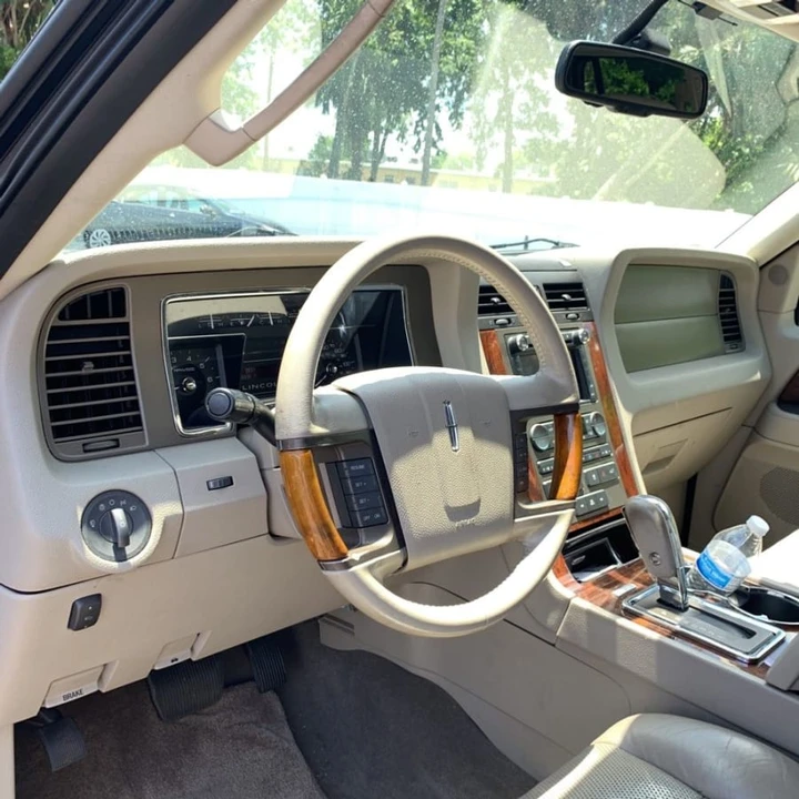 2011 Lincoln Navigator 3rd Gen - Image 11 of 11