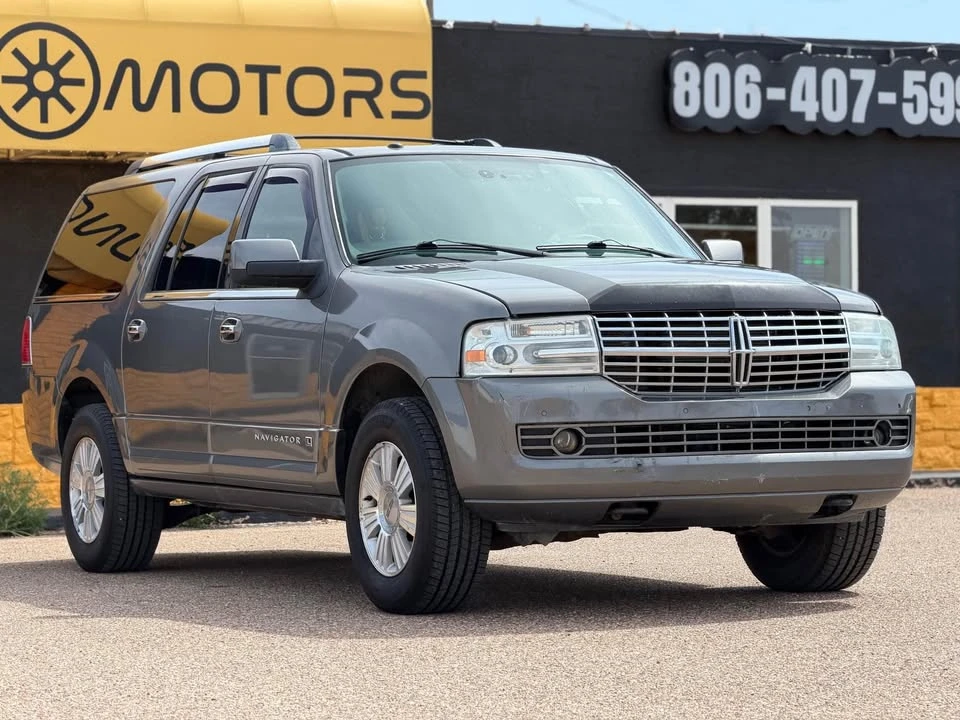 2011 Lincoln Navigator 3rd Gen - Image 2 of 15