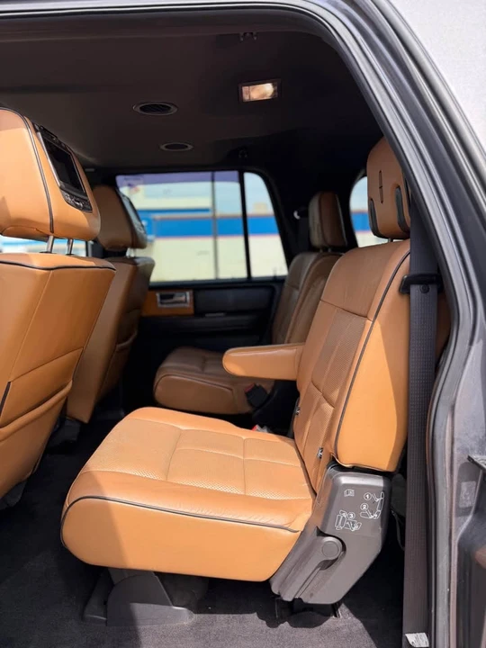 2011 Lincoln Navigator 3rd Gen - Image 11 of 15