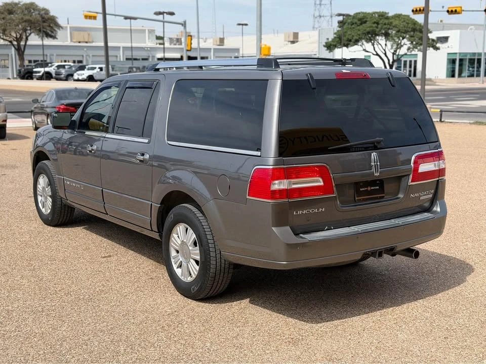 2011 Lincoln Navigator 3rd Gen - Image 10 of 15