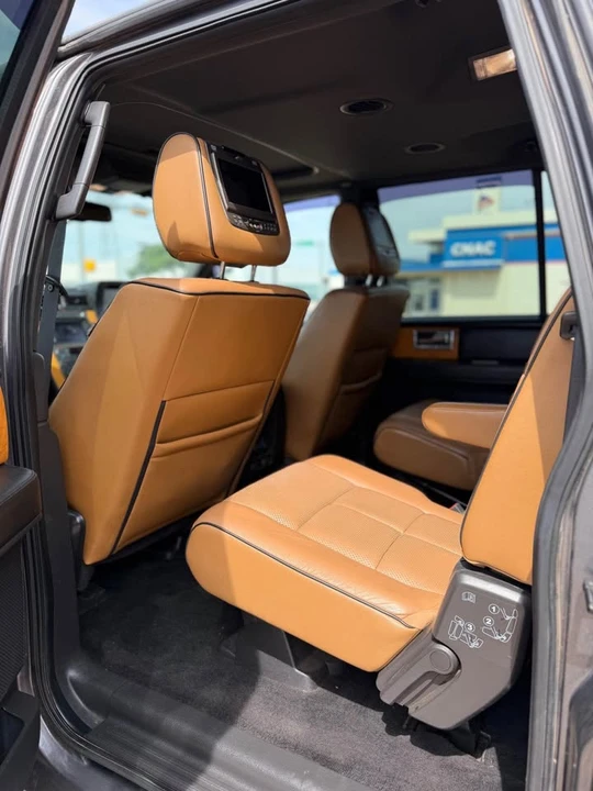 2011 Lincoln Navigator 3rd Gen - Image 12 of 15