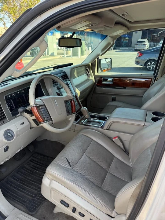 2011 Lincoln Navigator 3rd Gen - Image 10 of 11