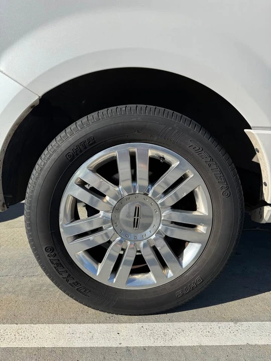 2011 Lincoln Navigator 3rd Gen - Image 7 of 11