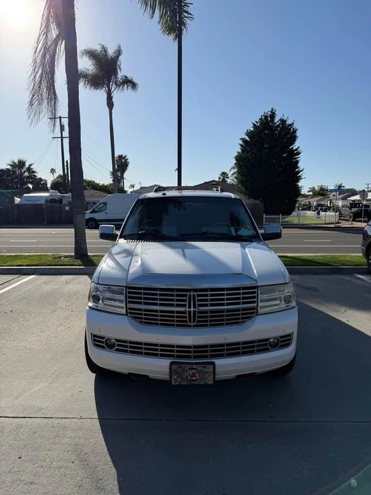 2011 Lincoln Navigator 3rd Gen - Image 3 of 11