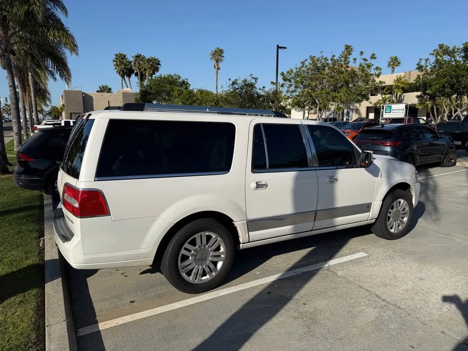 2011 Lincoln Navigator 3rd Gen - Image 4 of 11