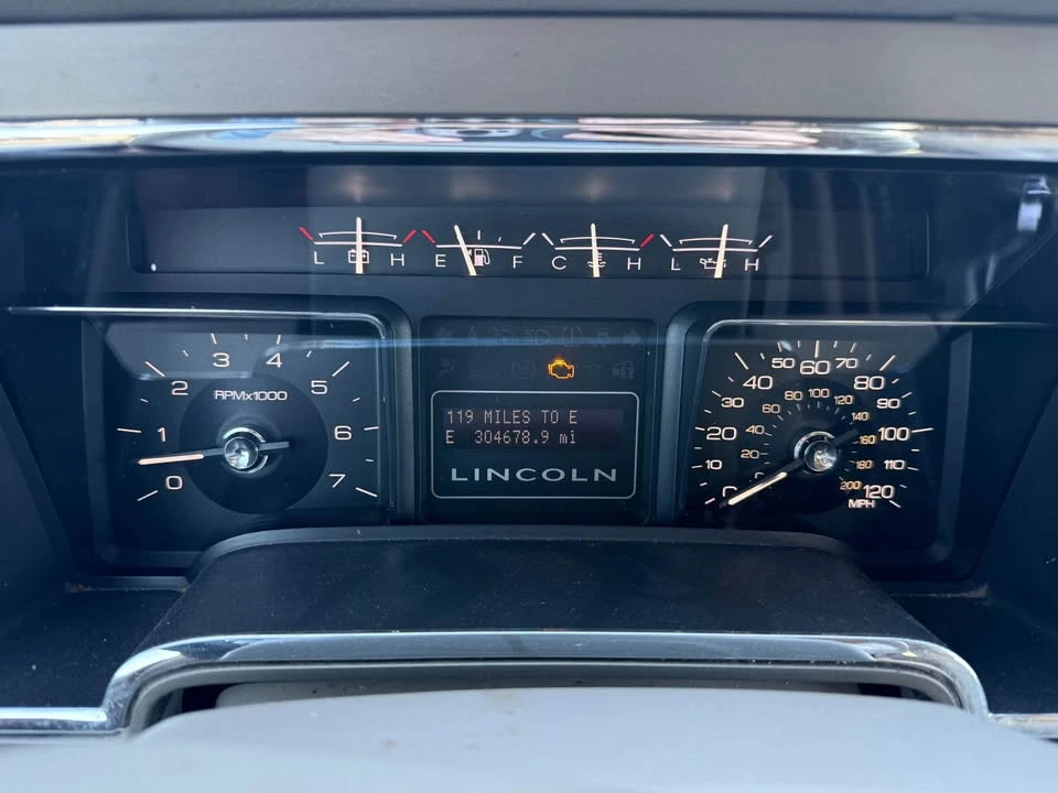 2011 Lincoln Navigator 3rd Gen - Image 11 of 11