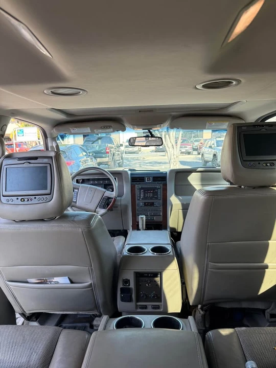 2011 Lincoln Navigator 3rd Gen - Image 9 of 11