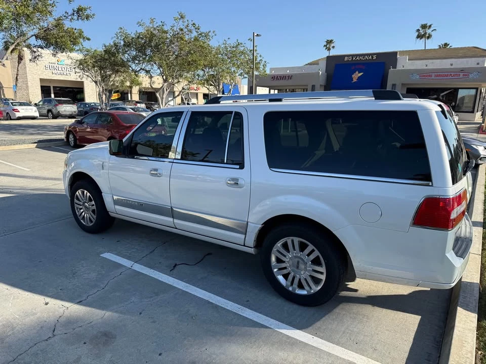 2011 Lincoln Navigator 3rd Gen - Image 6 of 11
