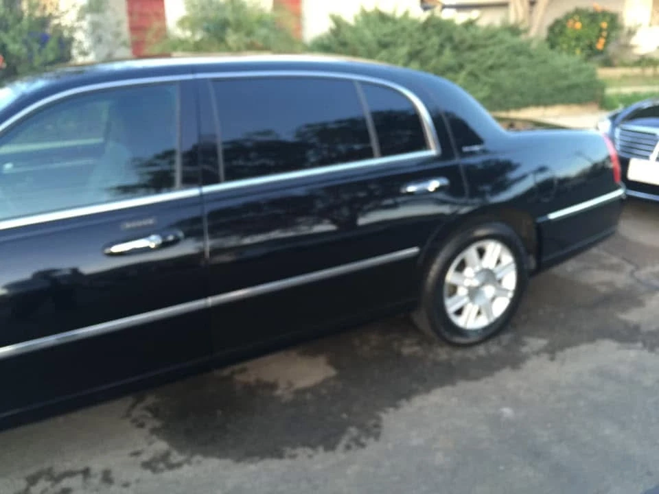 2011 Lincoln Town Car - Image 8 of 11