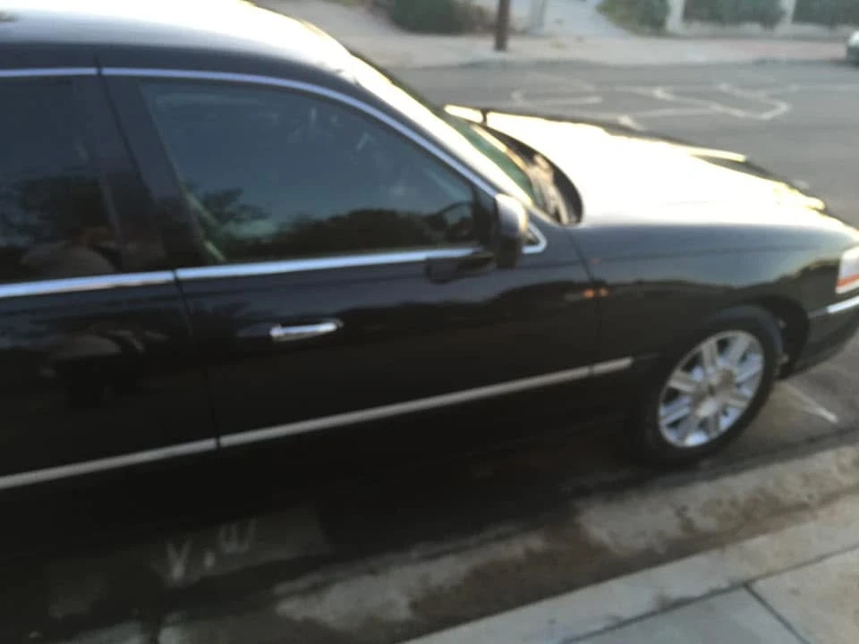 2011 Lincoln Town Car - Image 4 of 11