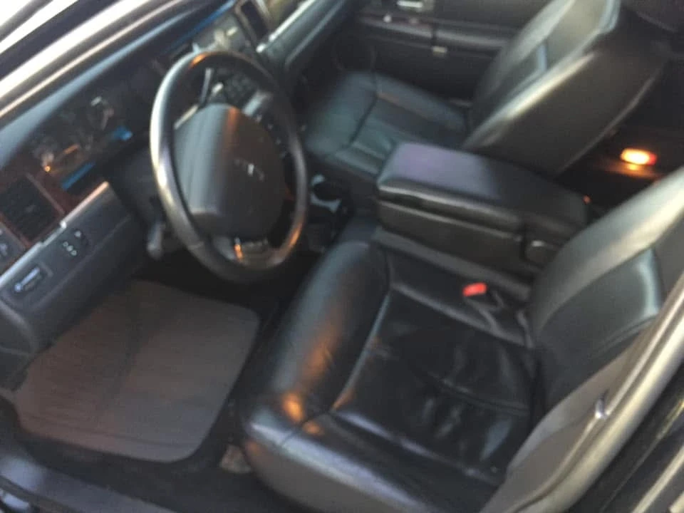 2011 Lincoln Town Car - Image 7 of 11
