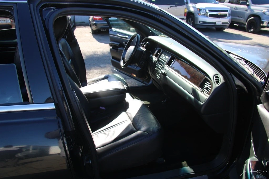 2011 Lincoln Town Car - Image 21 of 21