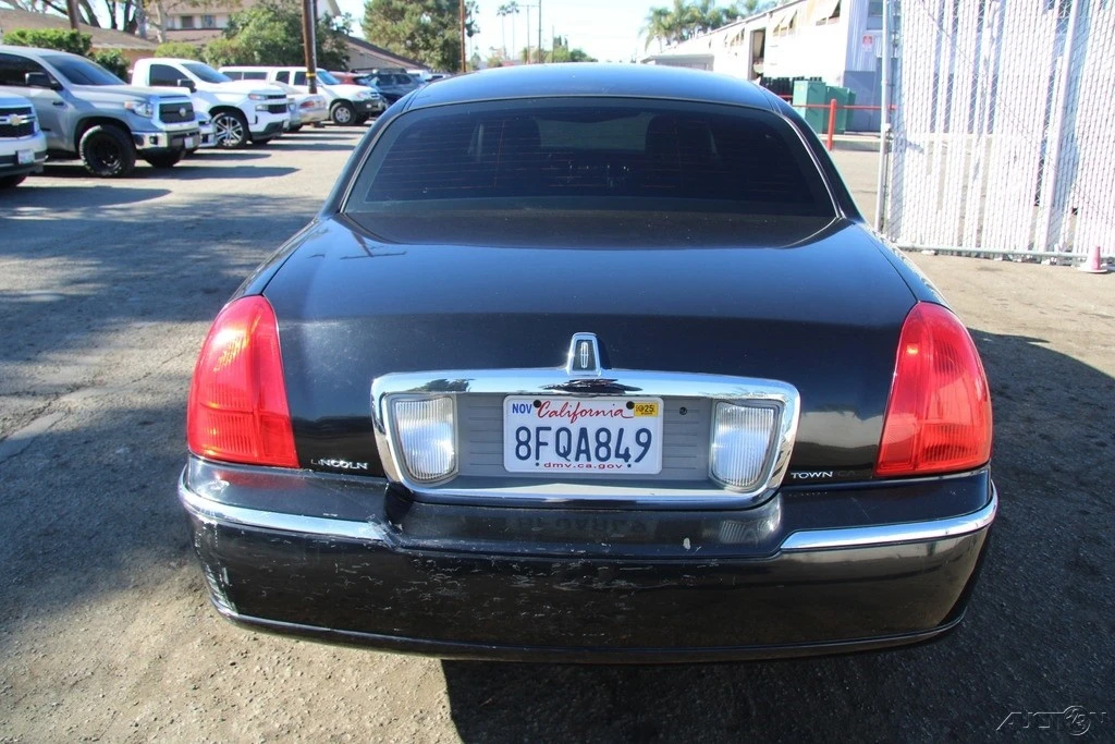 2011 Lincoln Town Car - Image 5 of 21