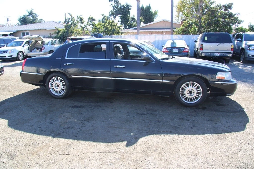 2011 Lincoln Town Car - Image 7 of 21