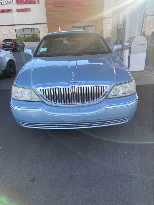 2011 Lincoln Town Car - Image 4 of 6