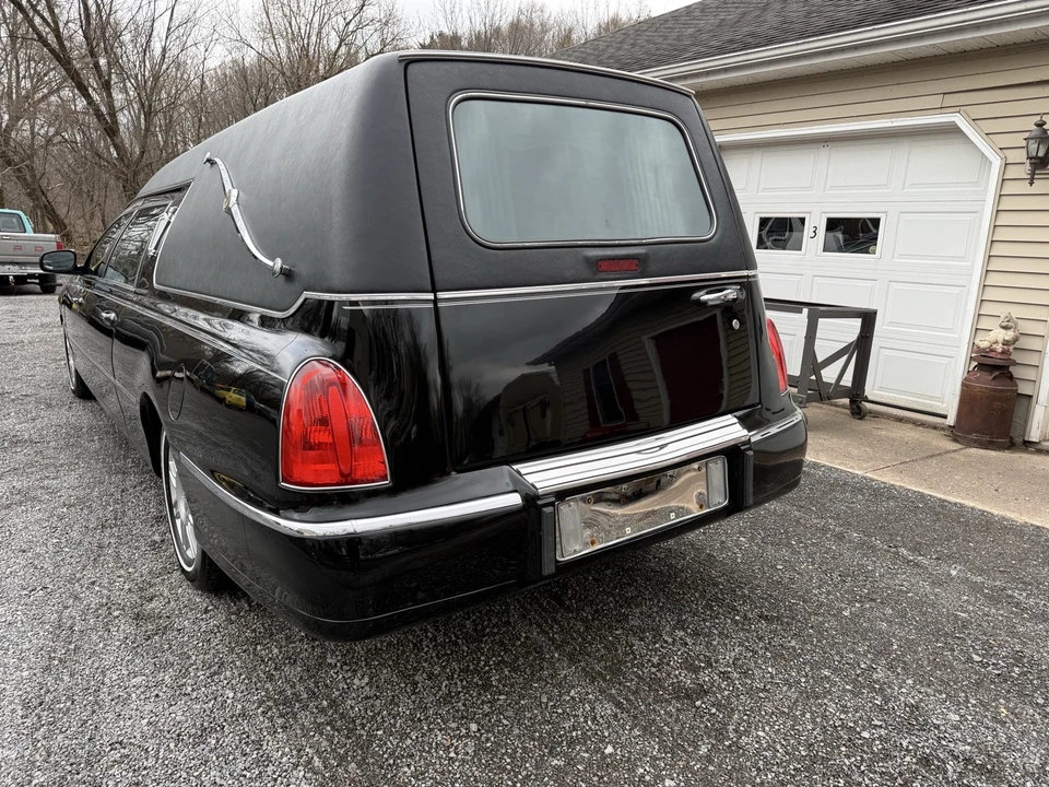 2011 Lincoln Town Car - Image 4 of 20
