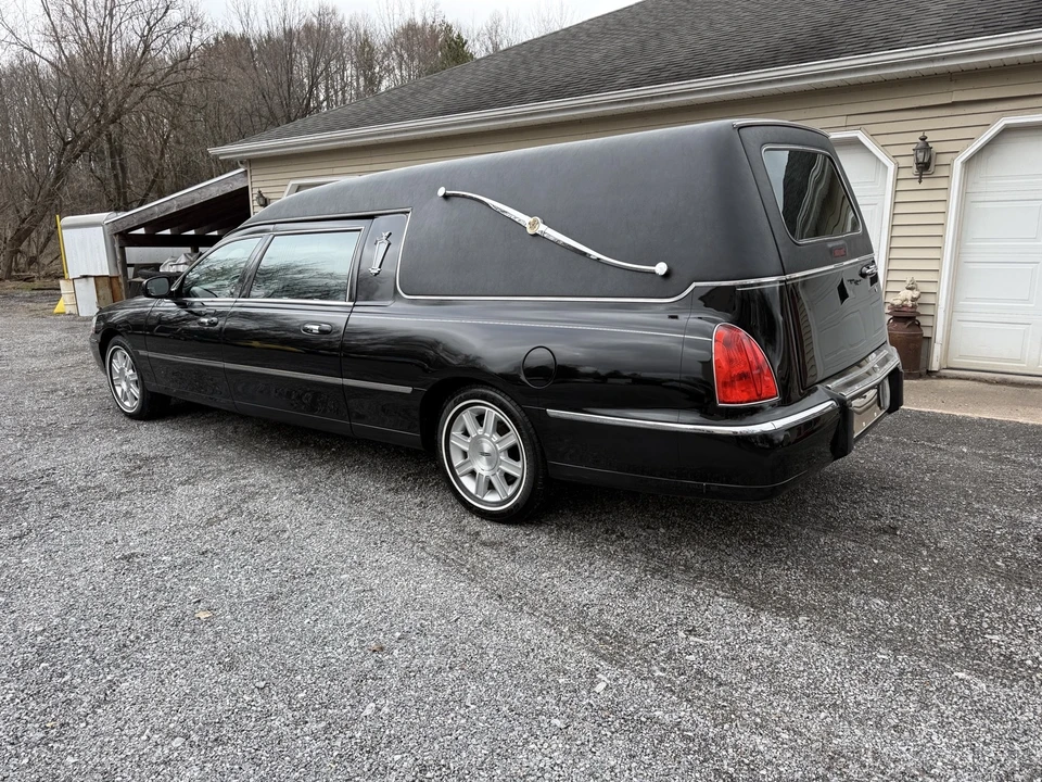 2011 Lincoln Town Car - Image 3 of 20