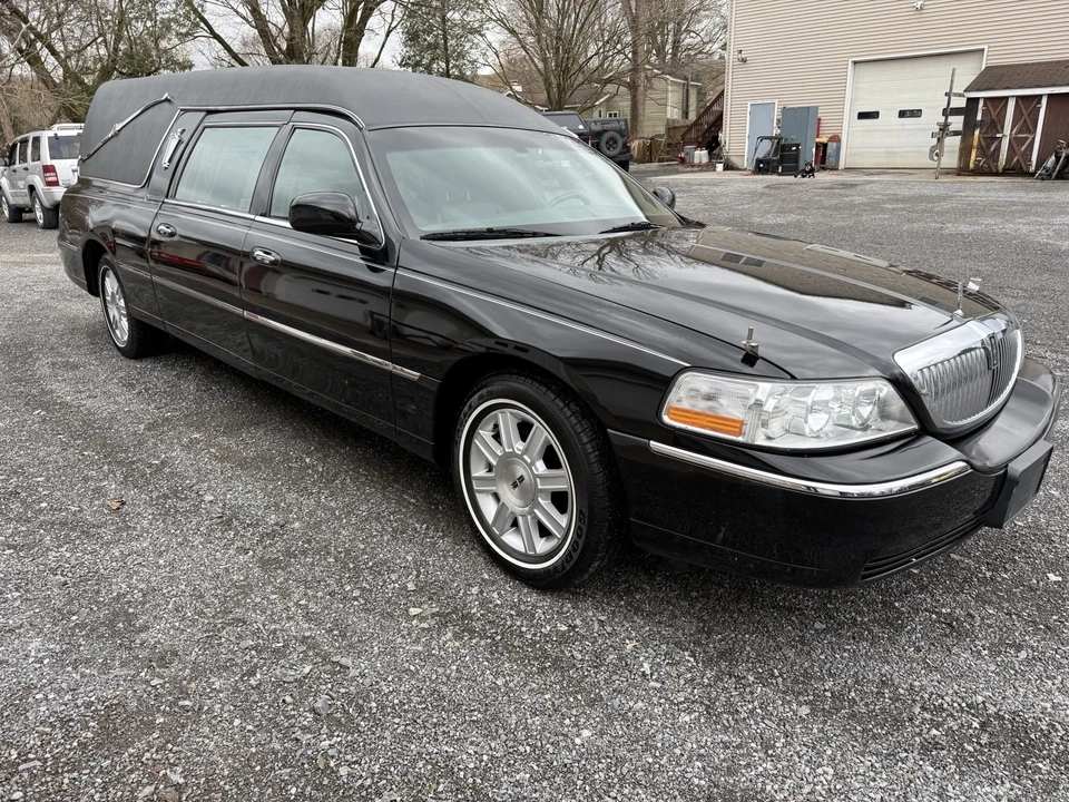 2011 Lincoln Town Car - Image 6 of 20