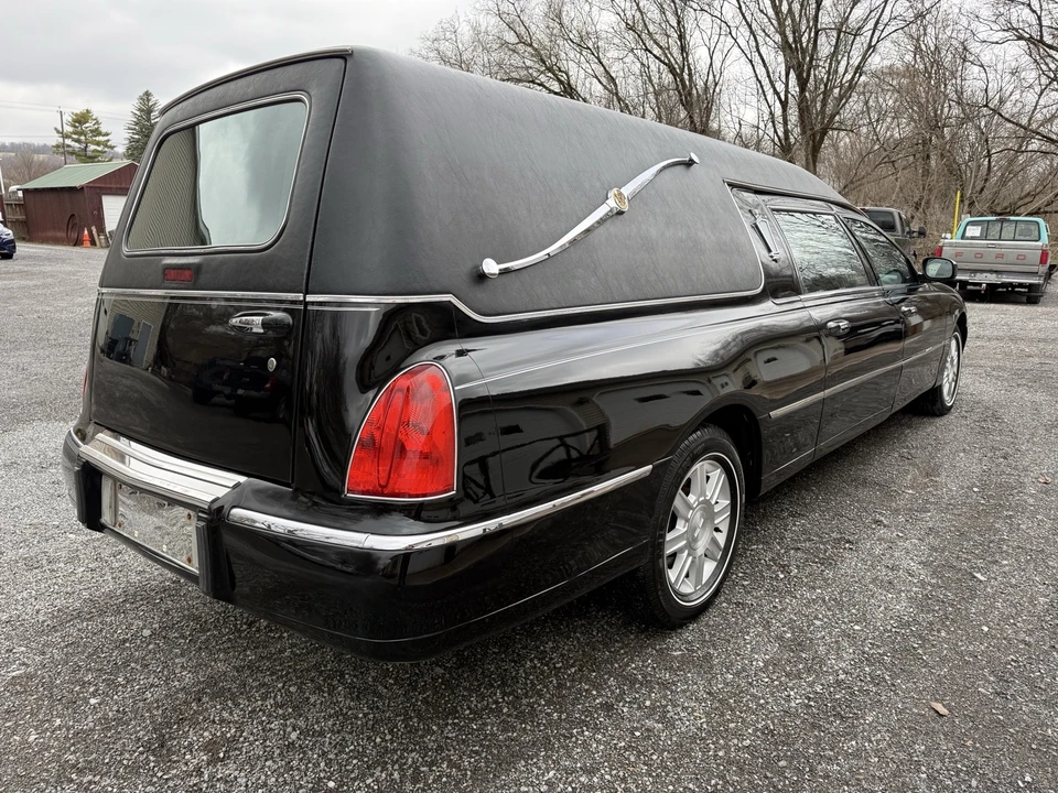 2011 Lincoln Town Car - Image 5 of 20