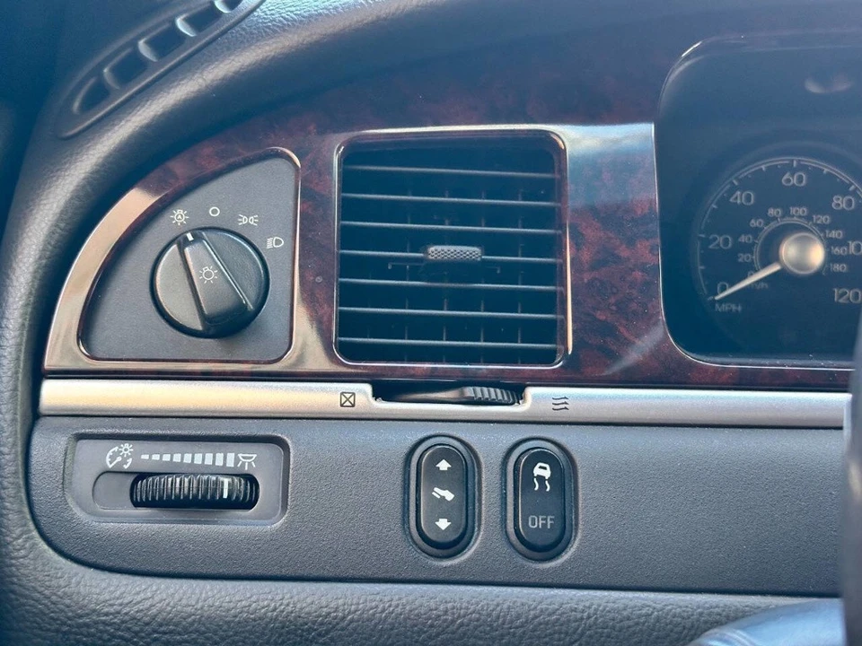 2011 Lincoln Town Car - Image 15 of 21