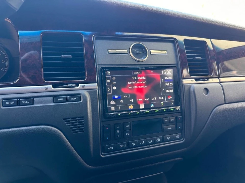 2011 Lincoln Town Car - Image 16 of 21