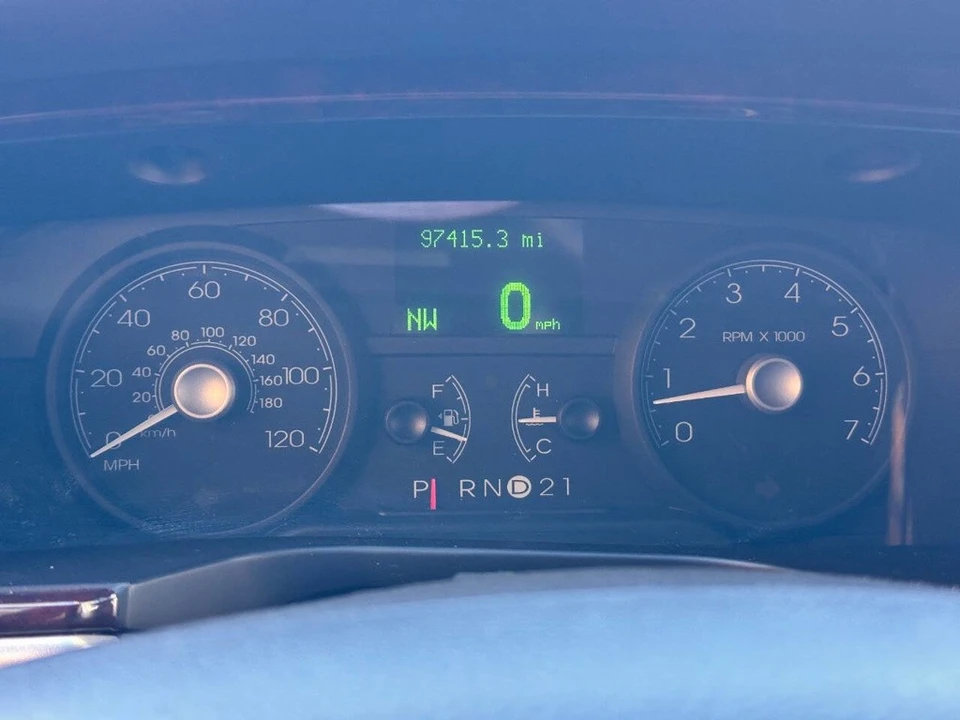 2011 Lincoln Town Car - Image 14 of 21