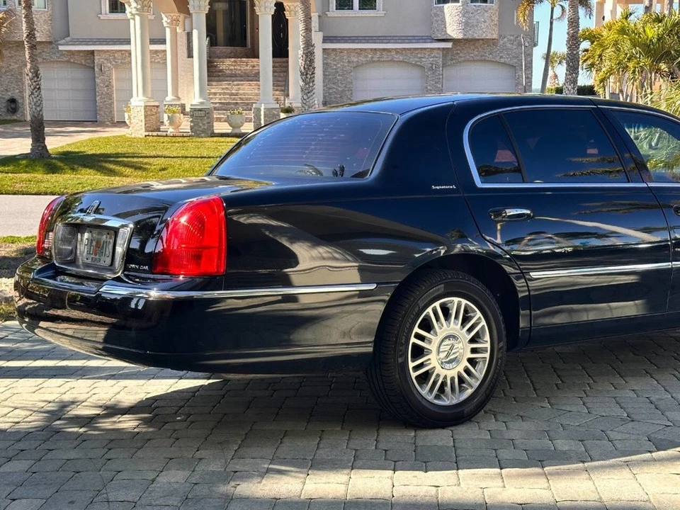2011 Lincoln Town Car - Image 6 of 21