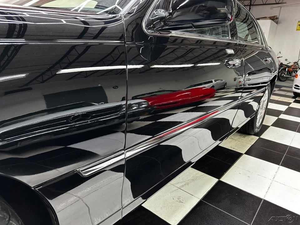 2011 Lincoln Town Car - Image 13 of 21