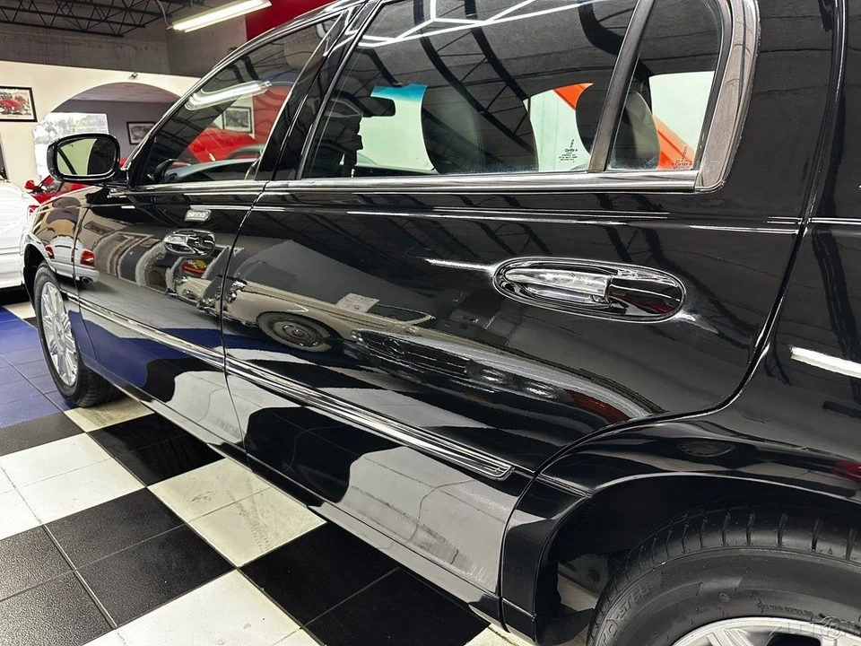 2011 Lincoln Town Car - Image 20 of 21
