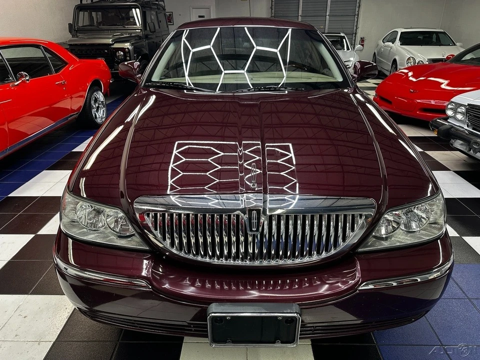 2011 Lincoln Town Car - Image 4 of 21
